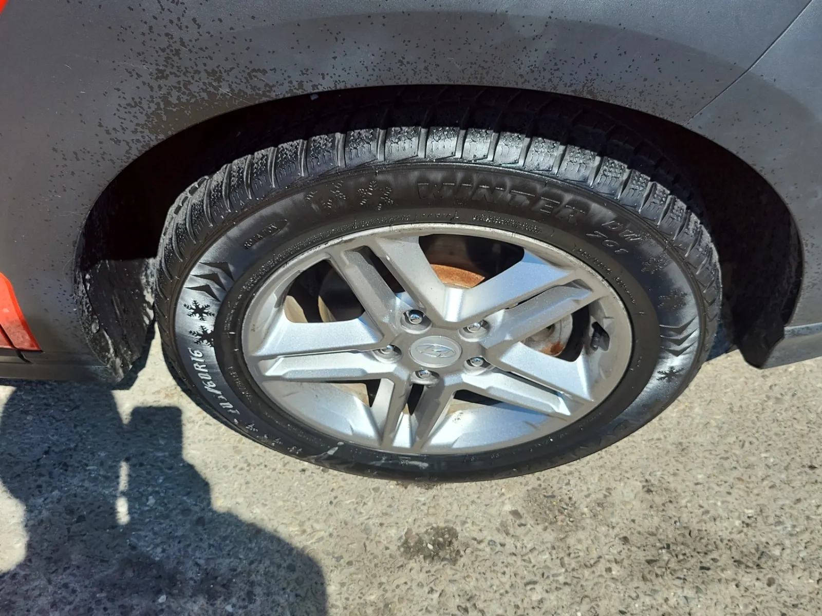 Right Front Wheel/Tire Photo