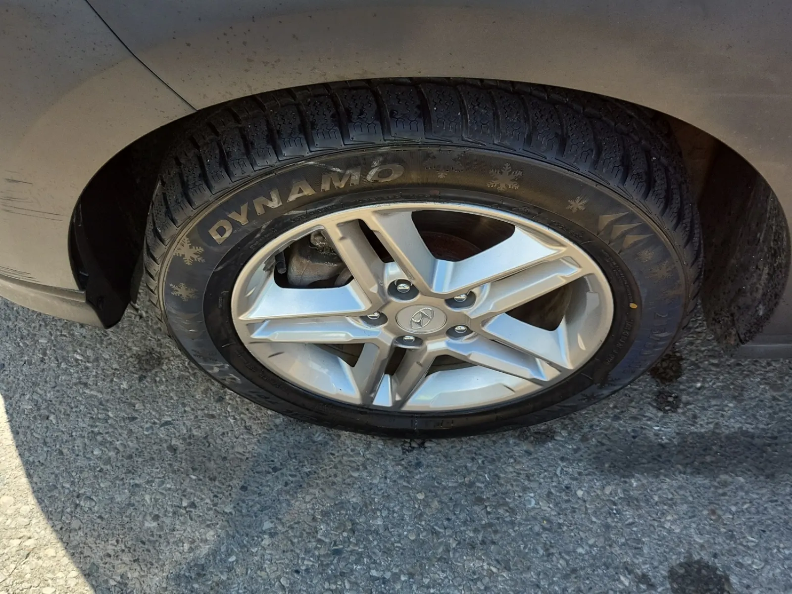 Front driver wheel/tire photo