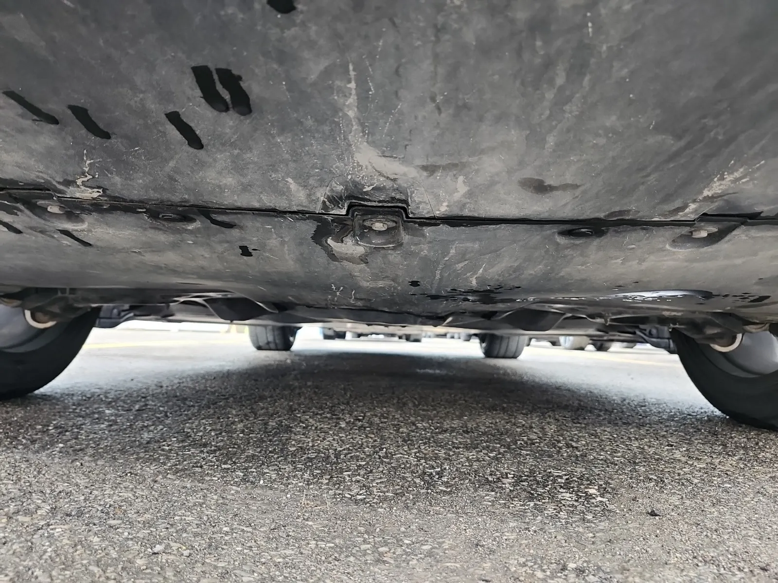 Undercarriage - Rear Photo