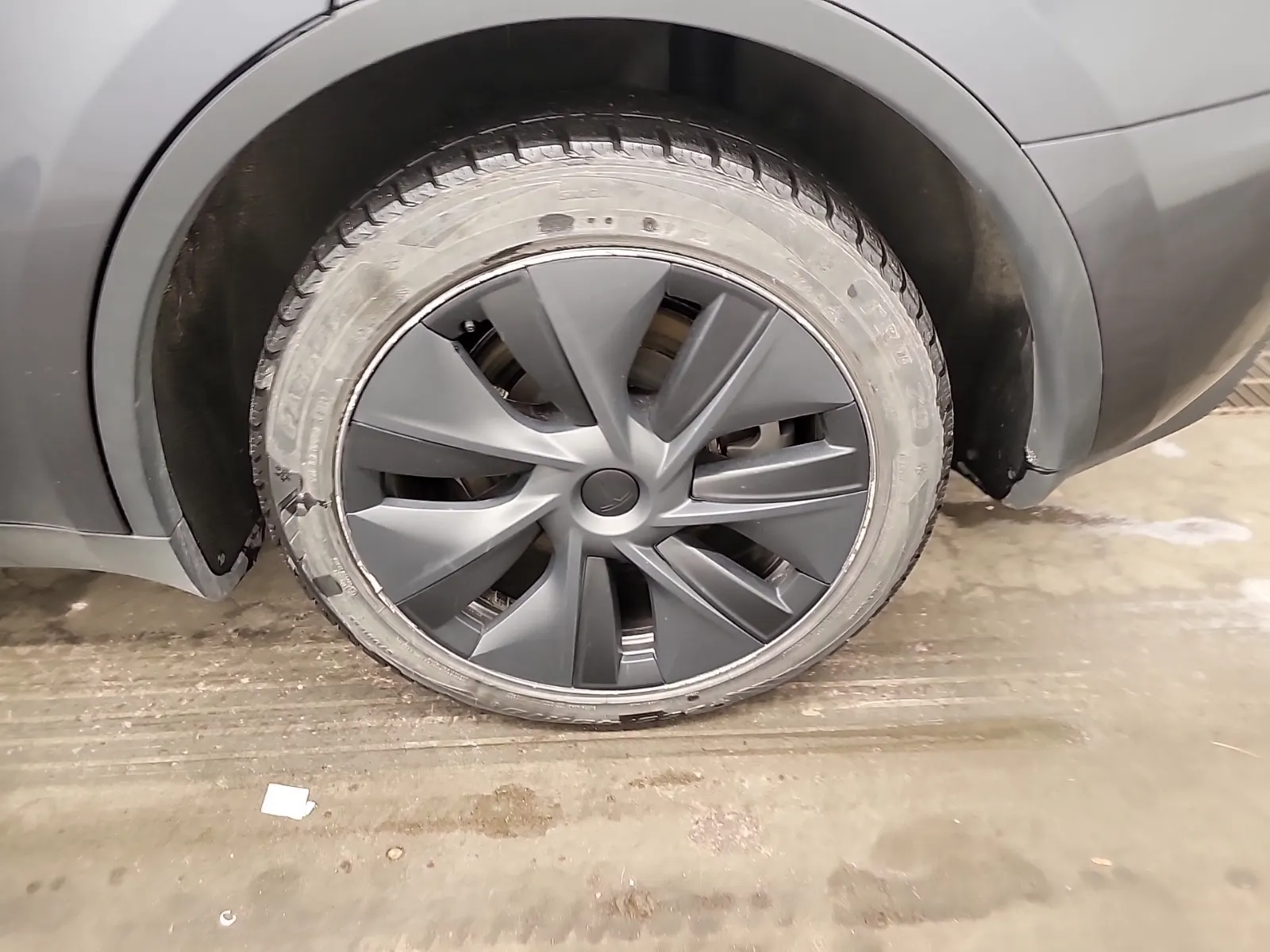 Left Rear Wheel/Tire Photo