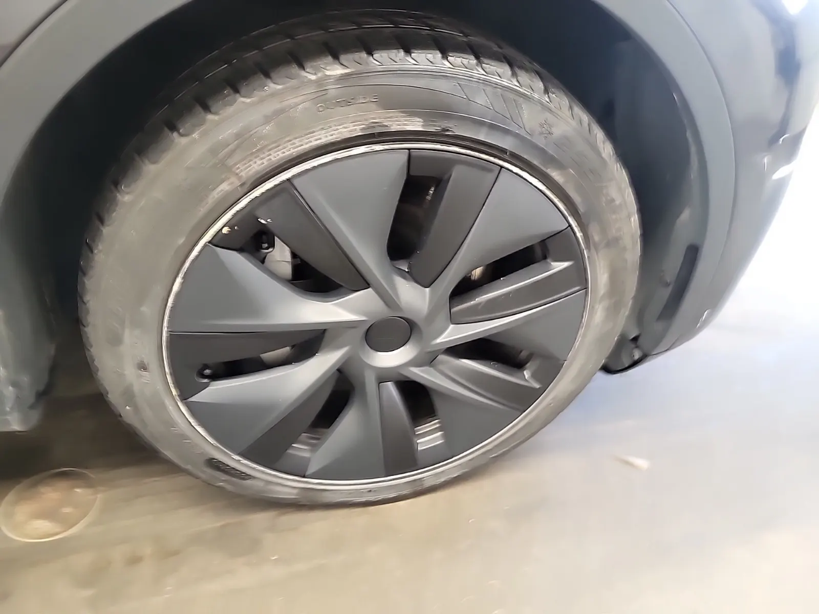 Right Front Wheel/Tire Photo