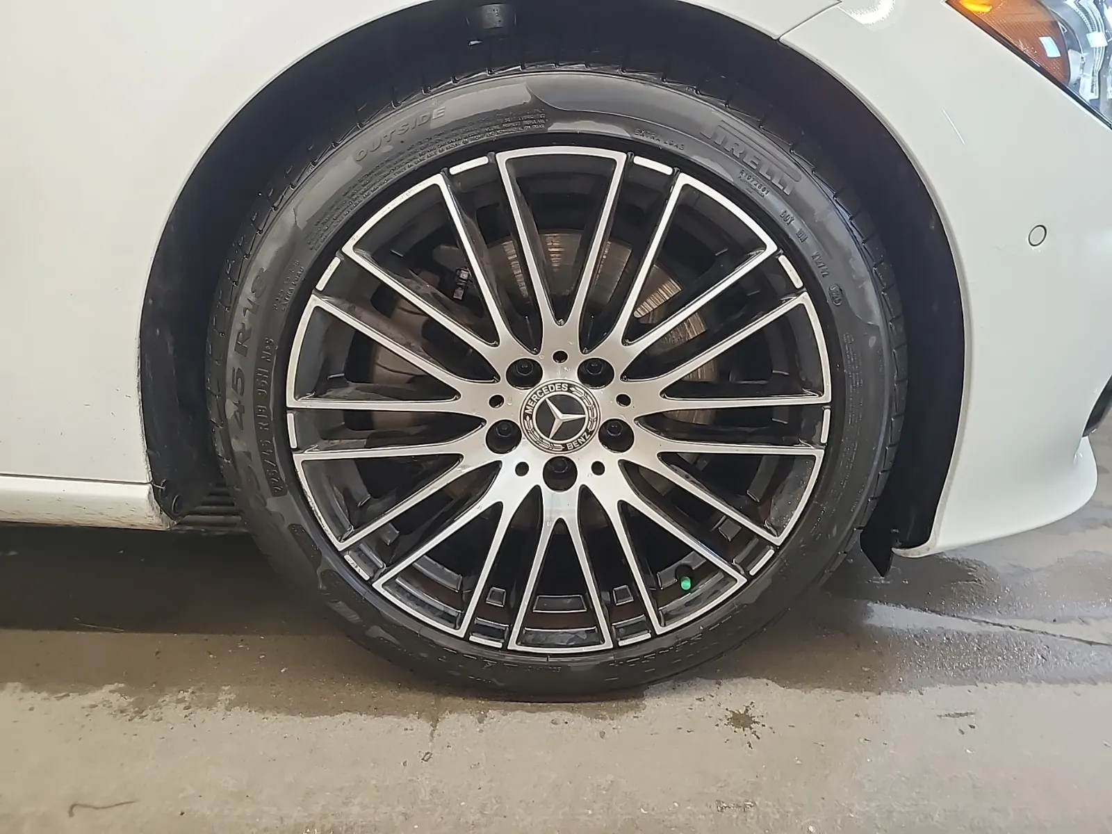Right Front Wheel/Tire Photo