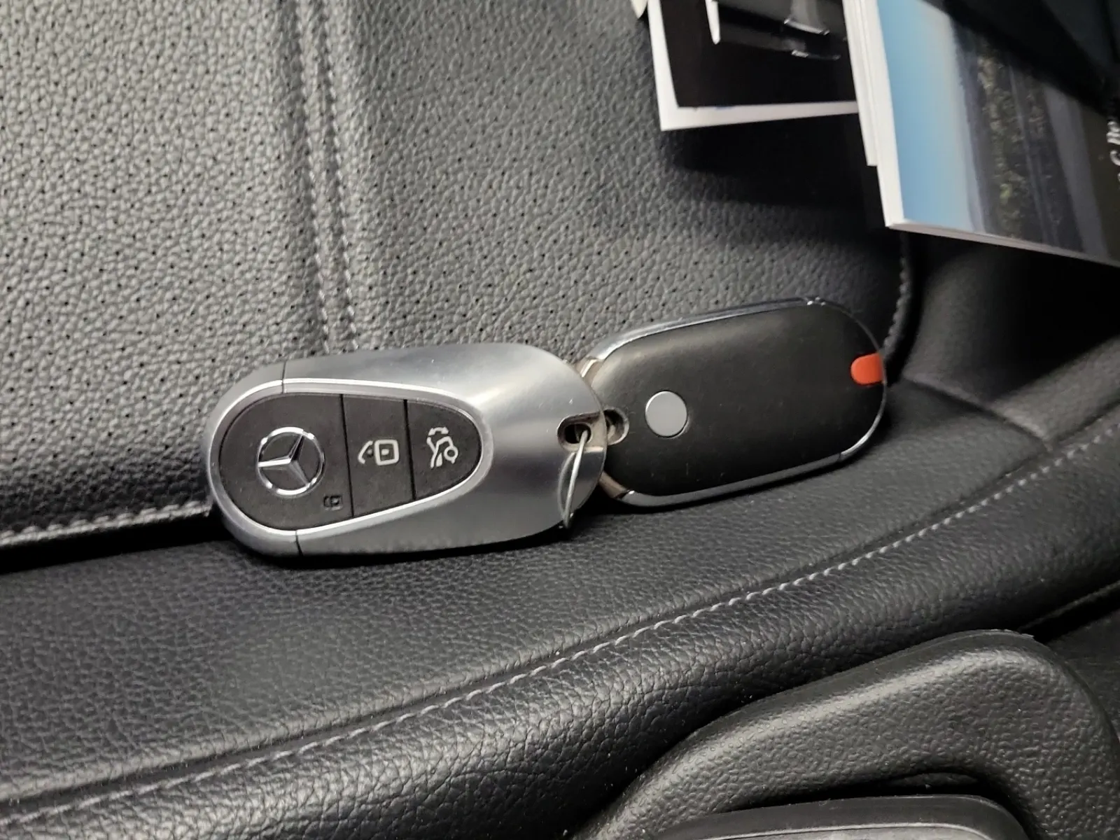 Keys/Fobs/Manual Photo