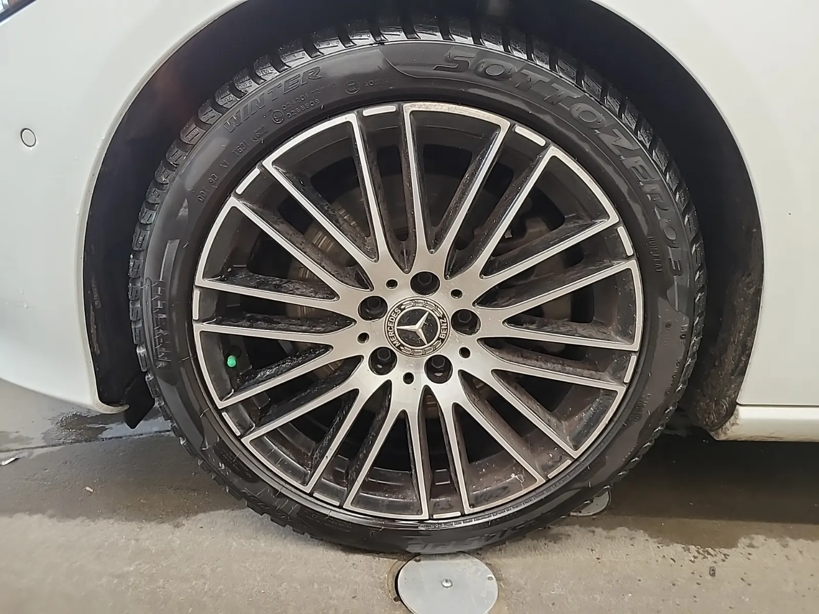 Front driver wheel/tire photo