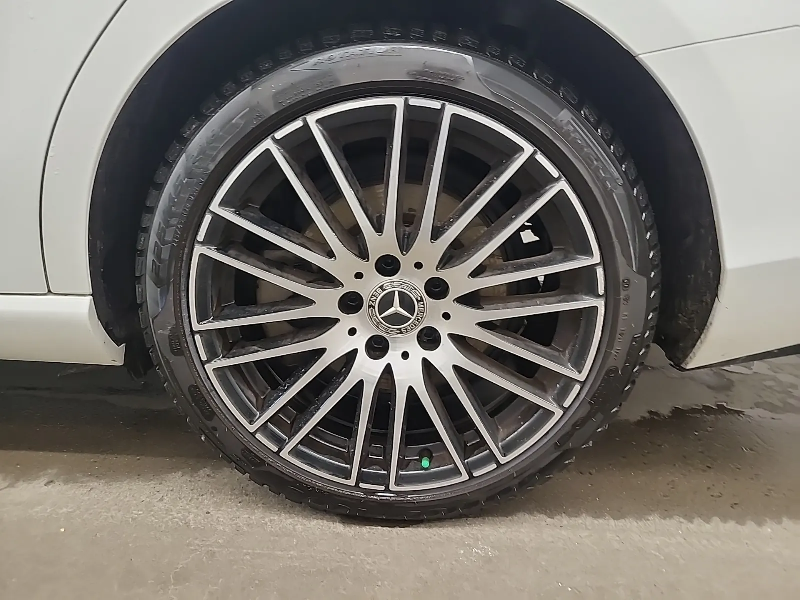 Left Rear Wheel/Tire Photo