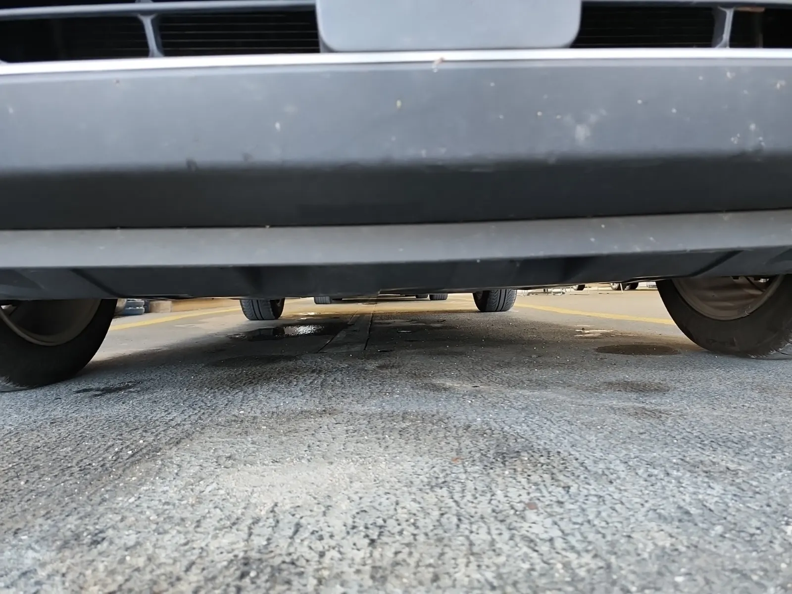 Undercarriage - Front Photo