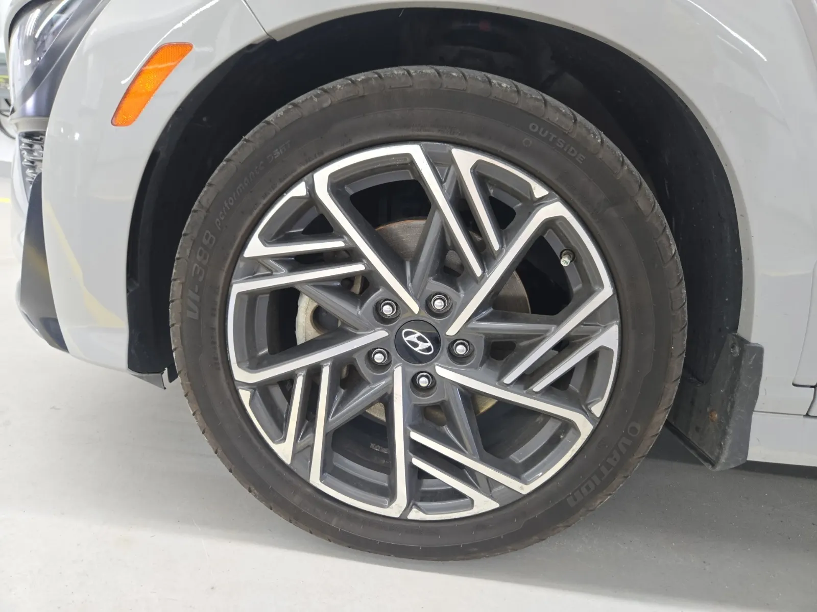 Front driver wheel/tire photo