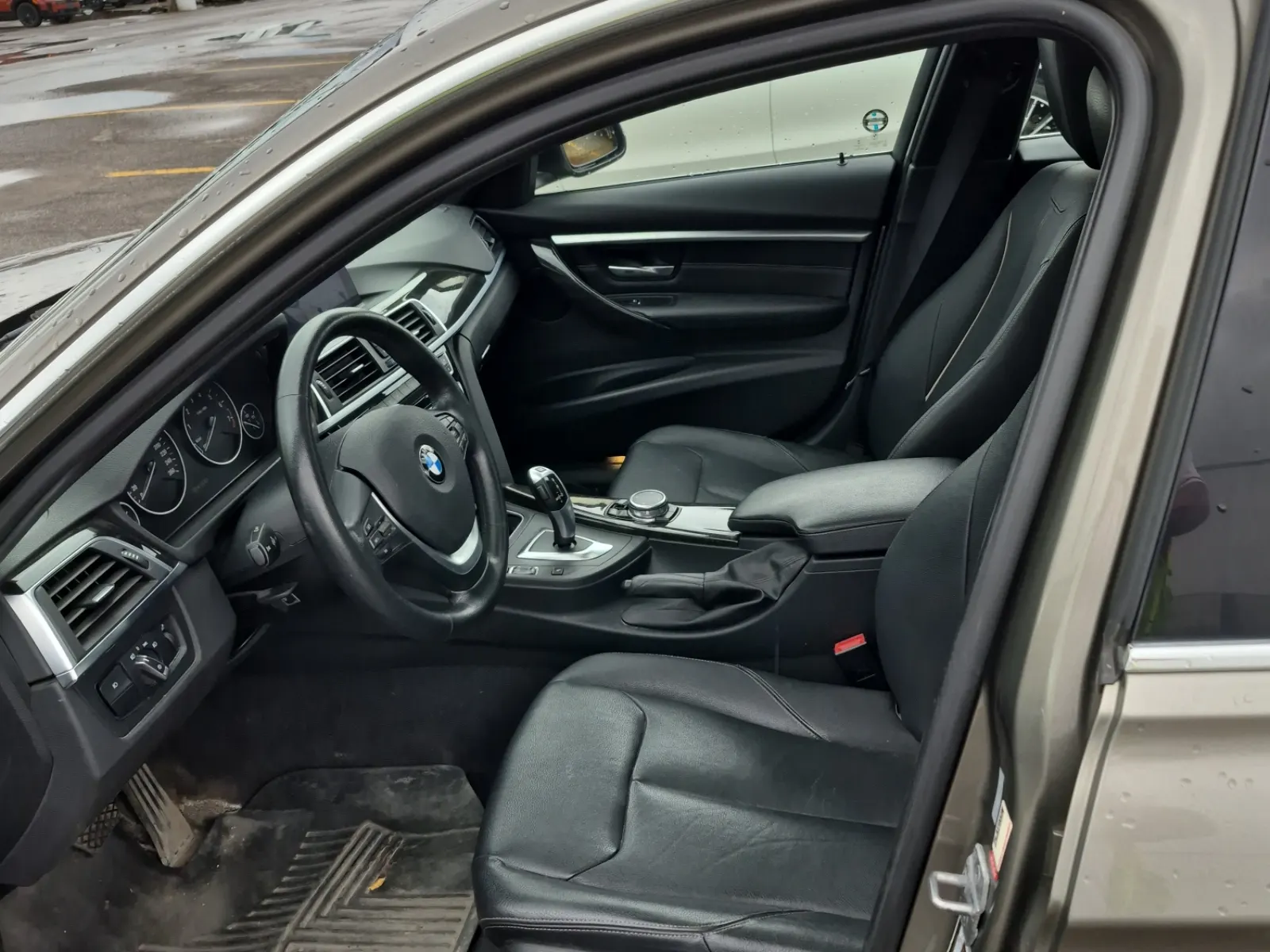 Front Interior Photo