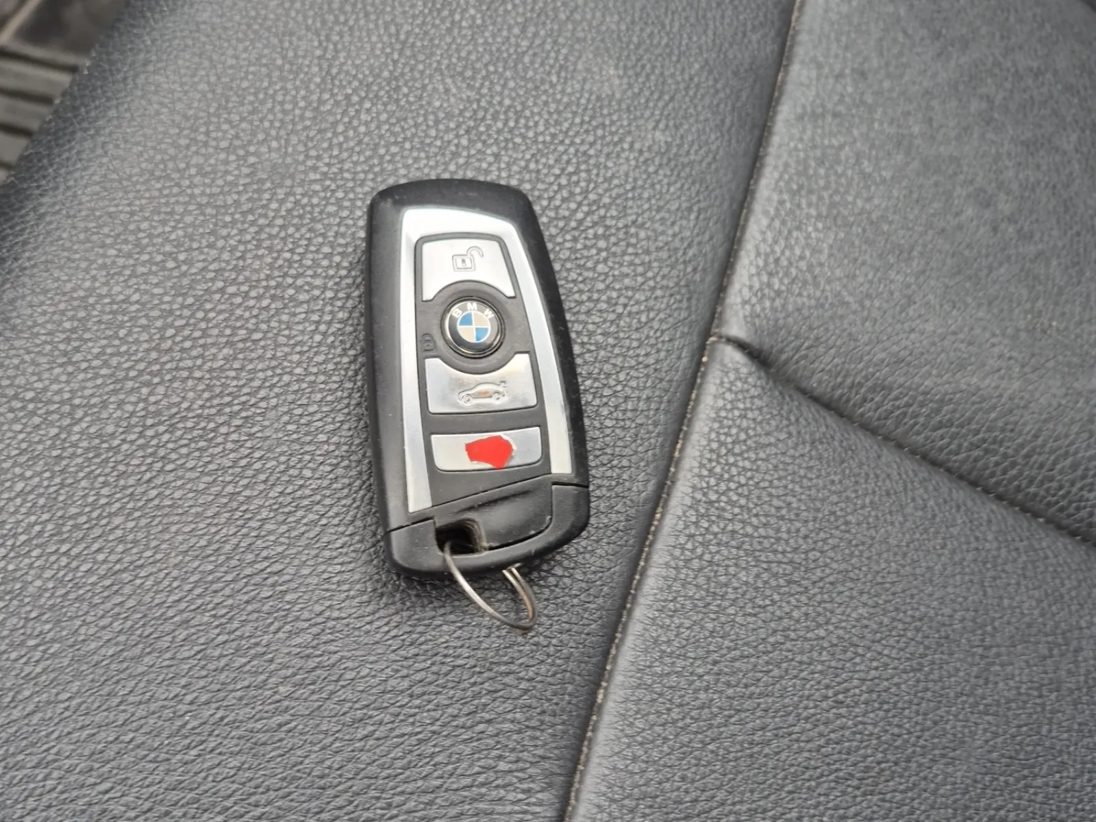 Keys/Fobs/Manual Photo