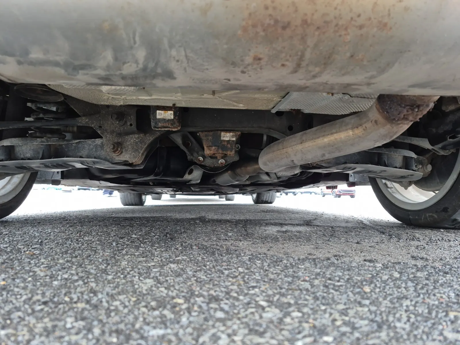 Undercarriage - Rear Photo