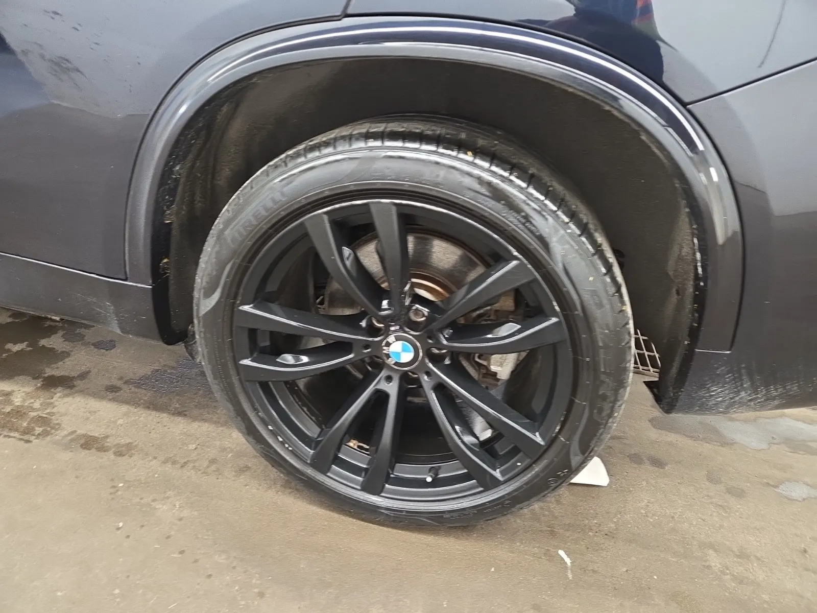 Left Rear Wheel/Tire Photo