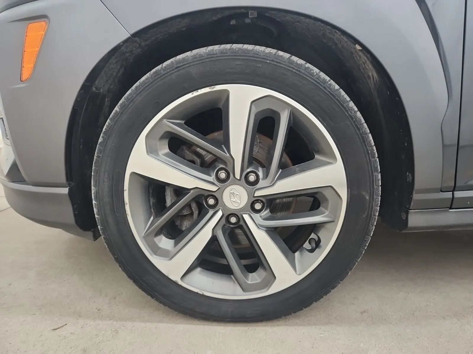 Front driver wheel/tire photo