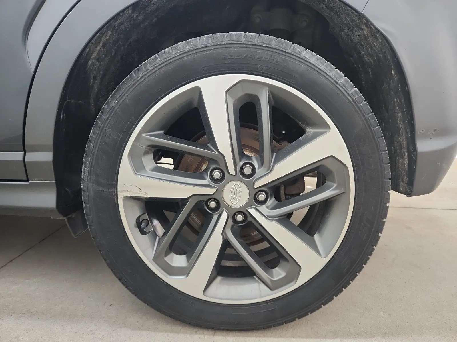 Left Rear Wheel/Tire Photo