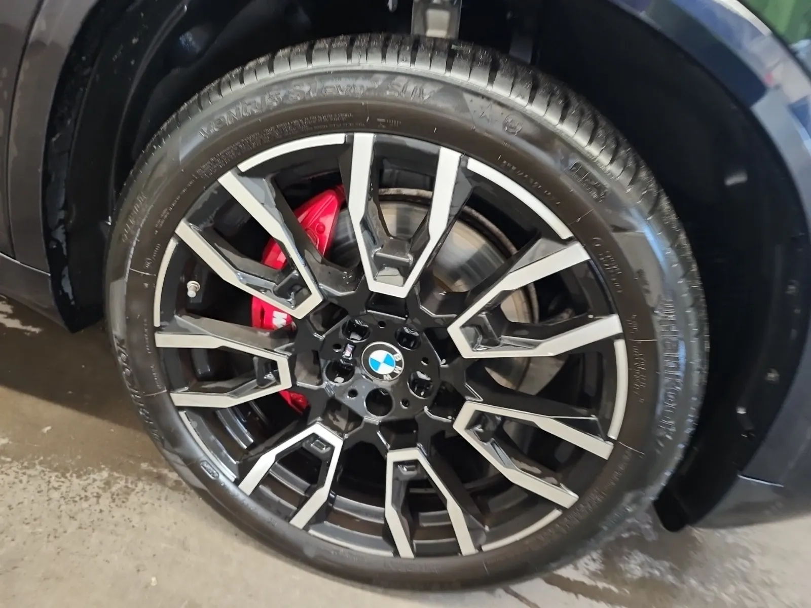 Right Front Wheel/Tire Photo