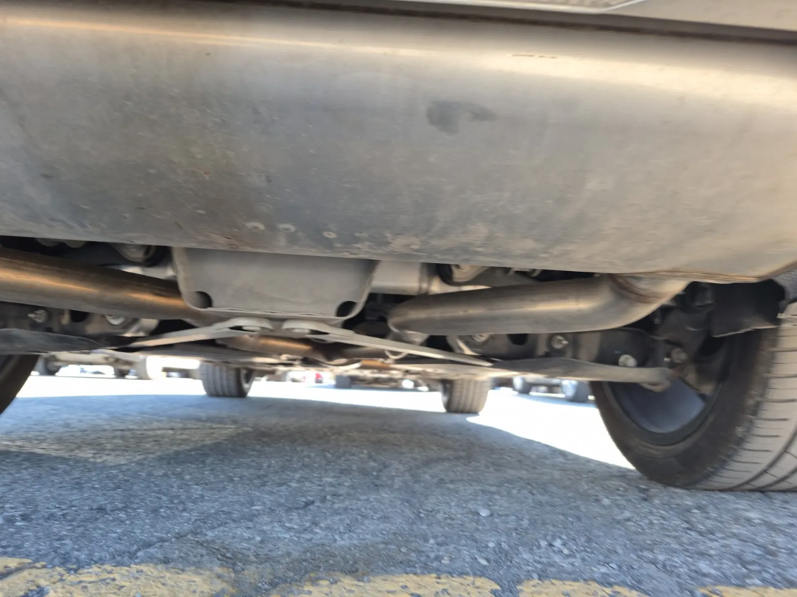 Undercarriage - Rear Photo