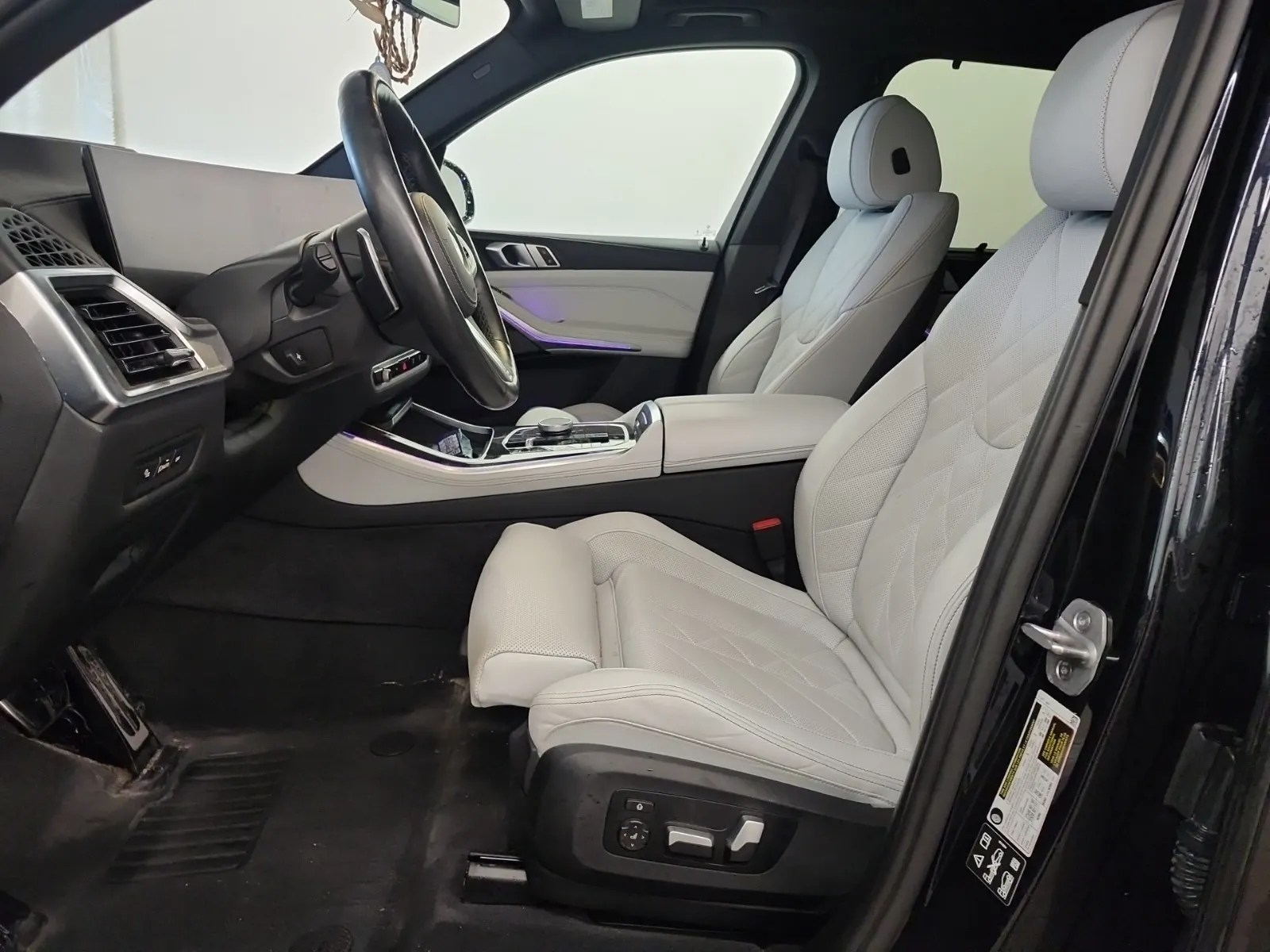 Front Interior Photo