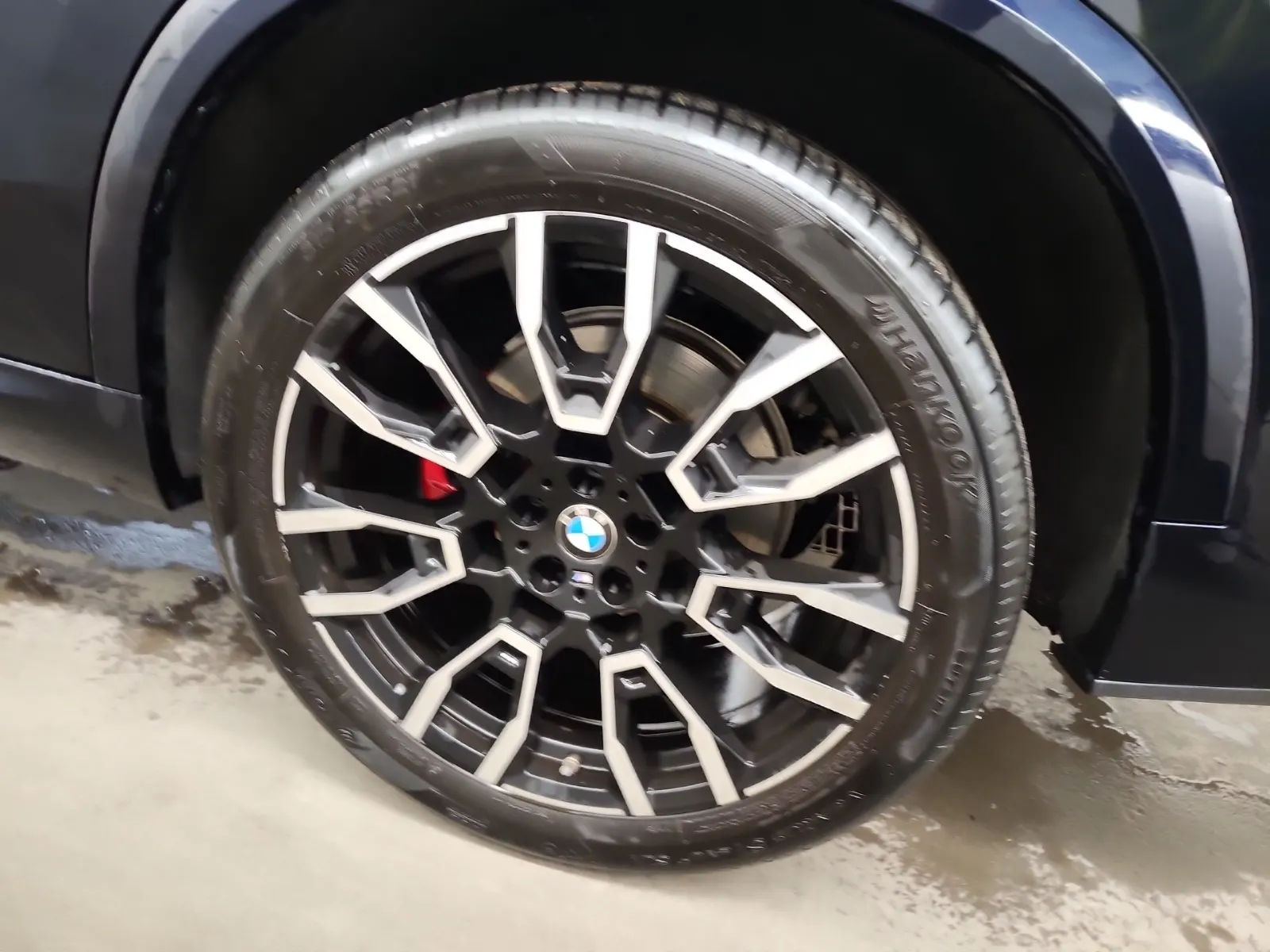 Left Rear Wheel/Tire Photo