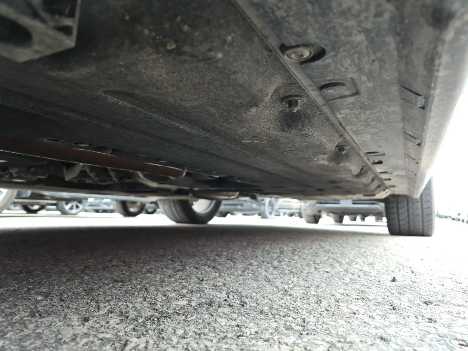 Undercarriage - Driver Photo