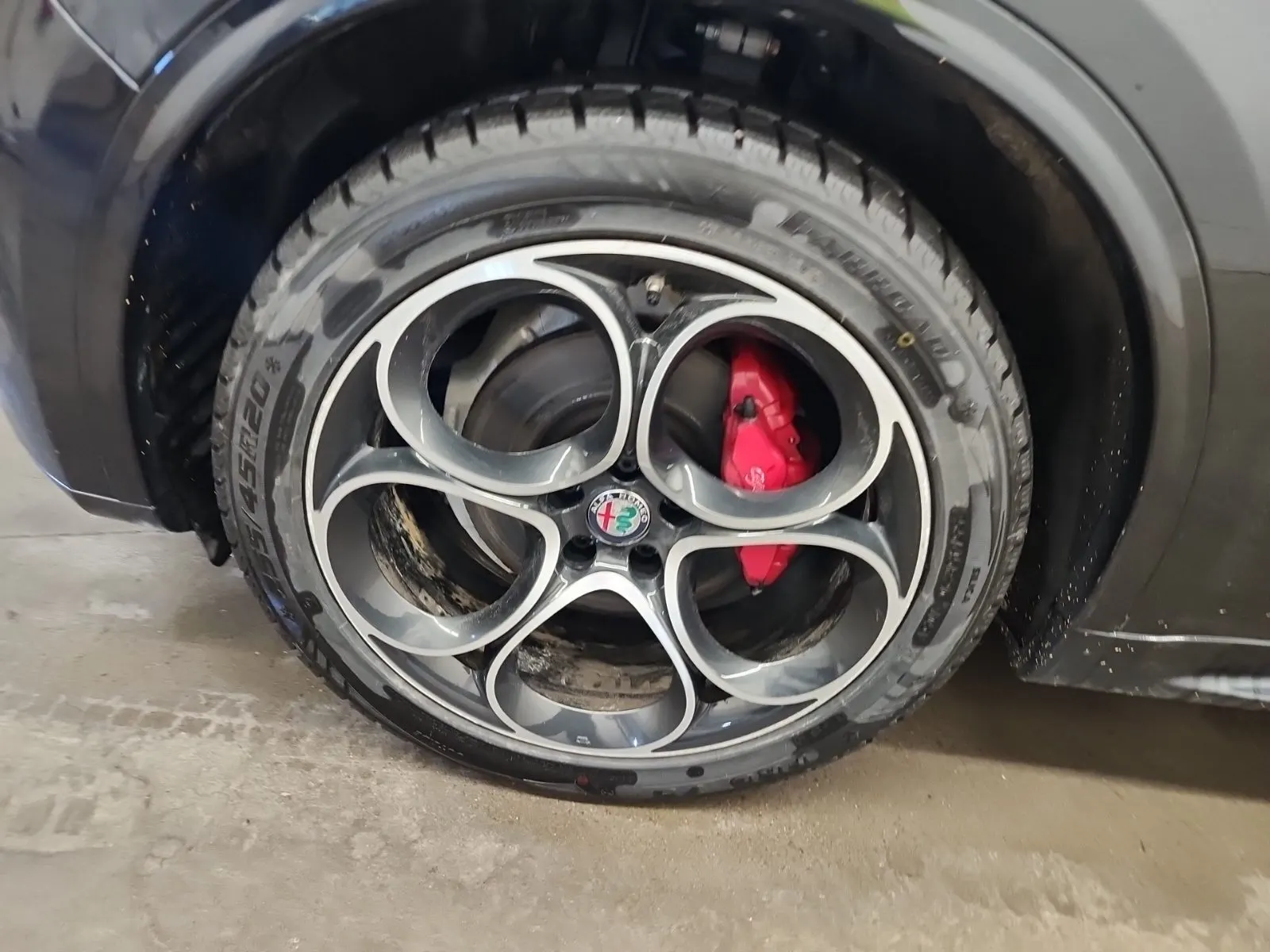 Front driver wheel/tire photo