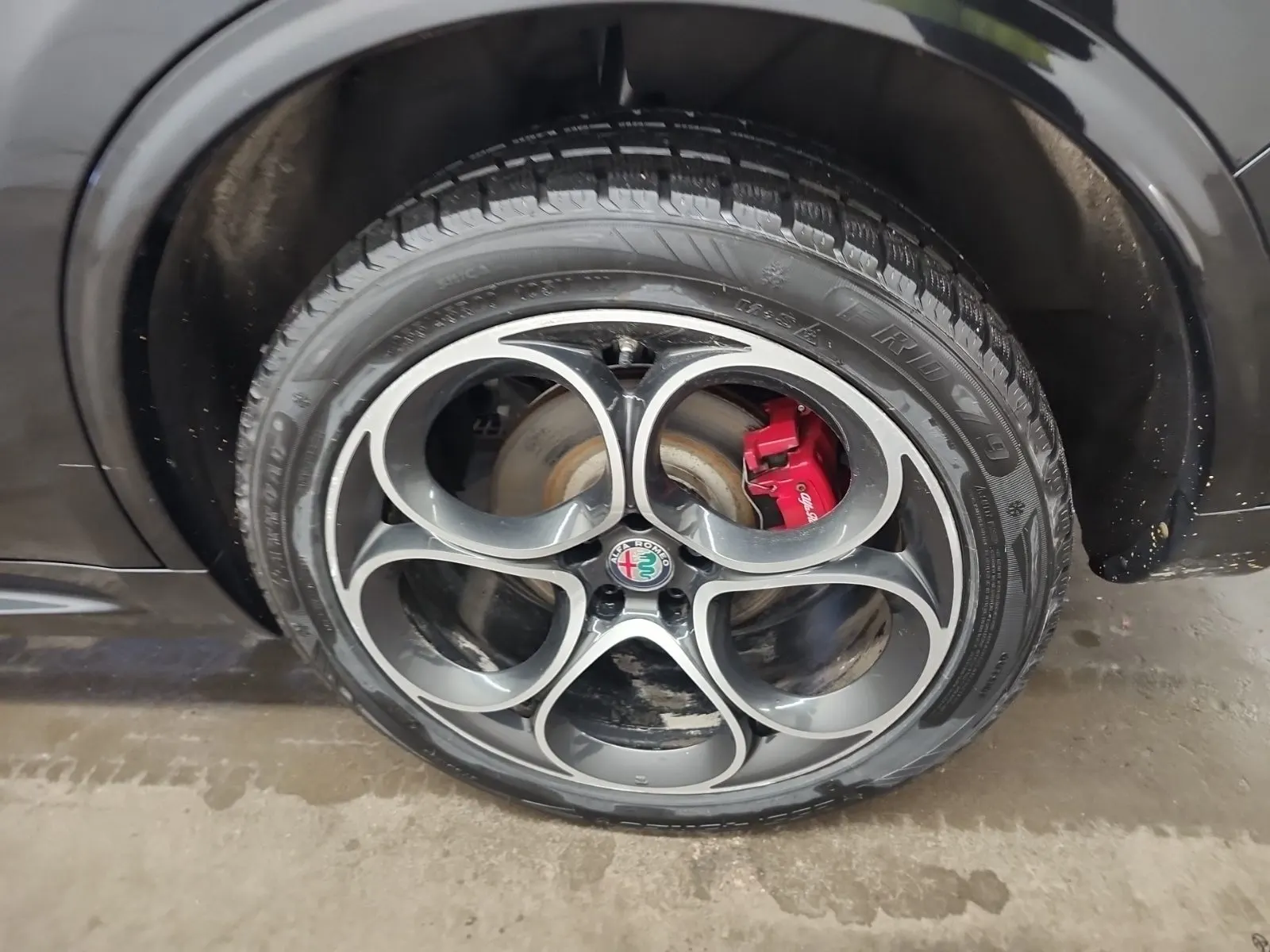 Left Rear Wheel/Tire Photo