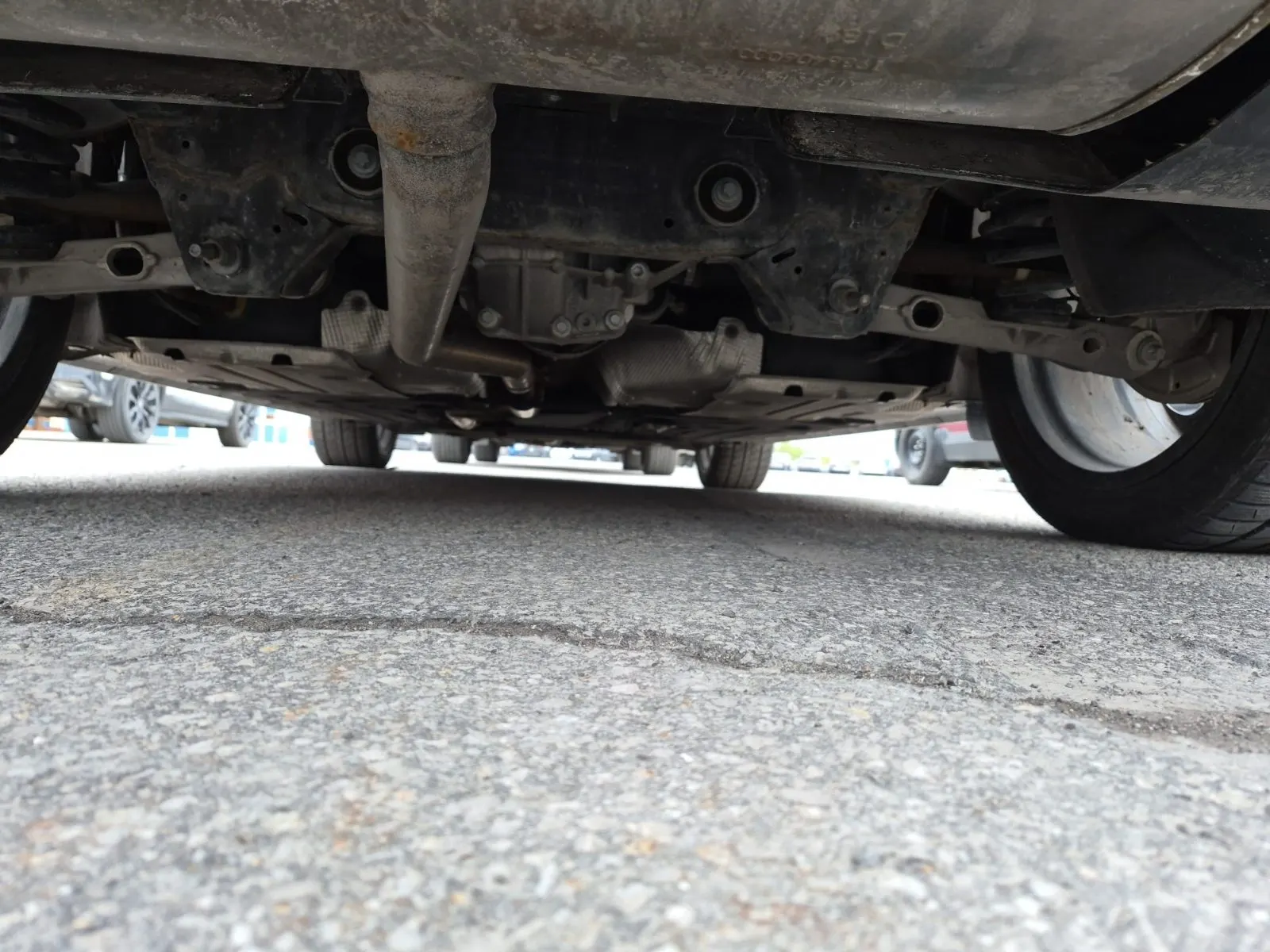 Undercarriage - Rear Photo