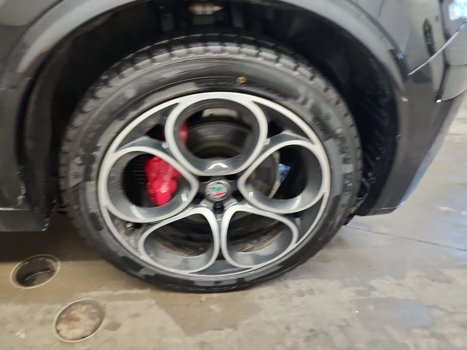 Right Front Wheel/Tire Photo