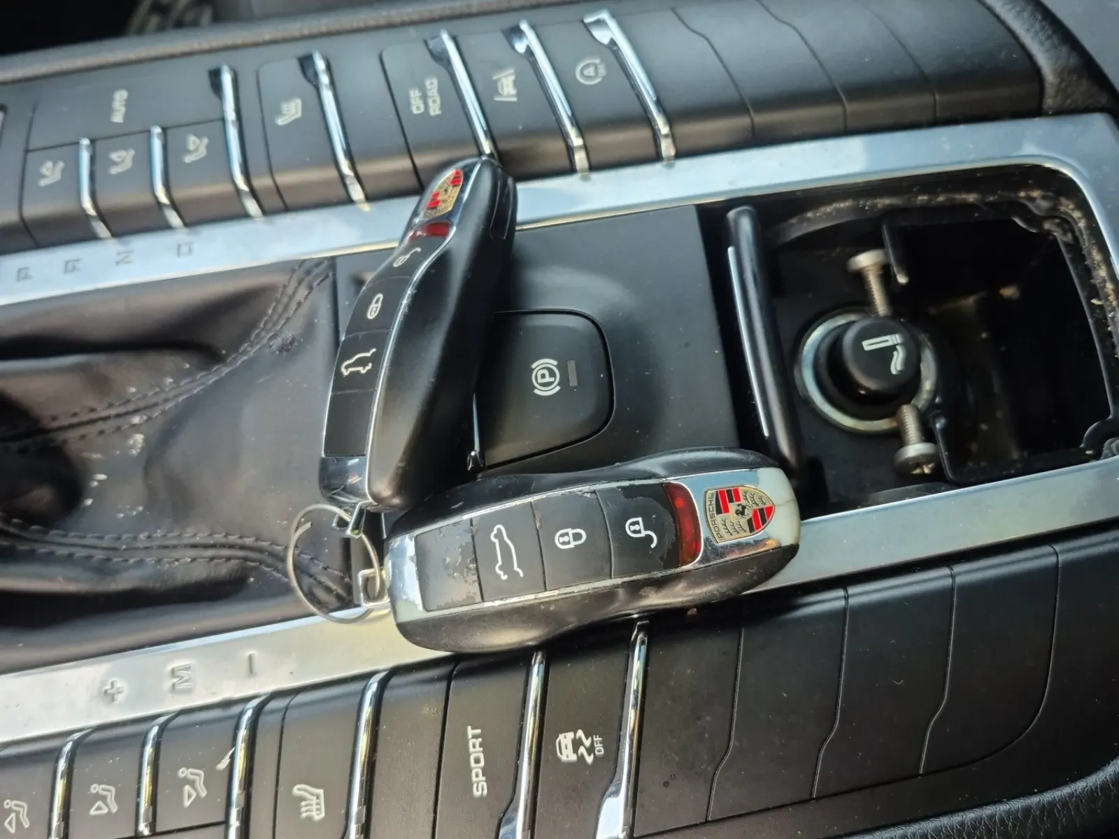 Keys/Fobs/Manual Photo