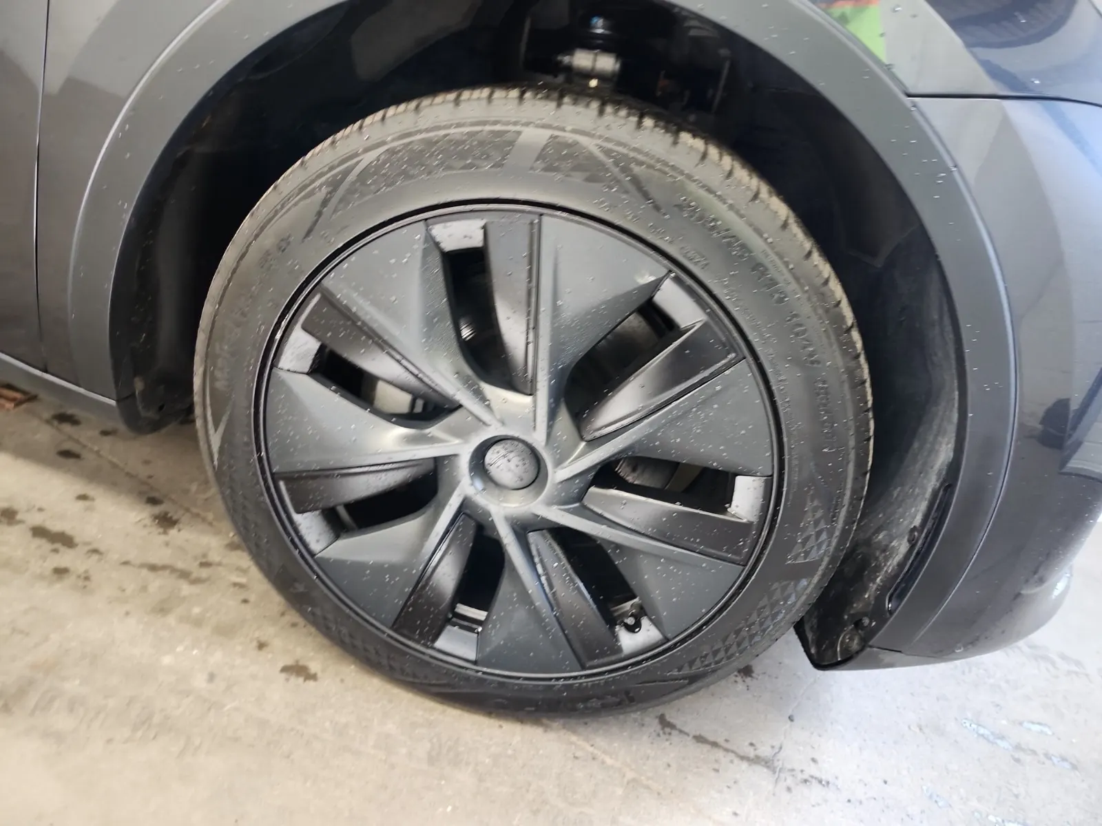 Right Front Wheel/Tire Photo
