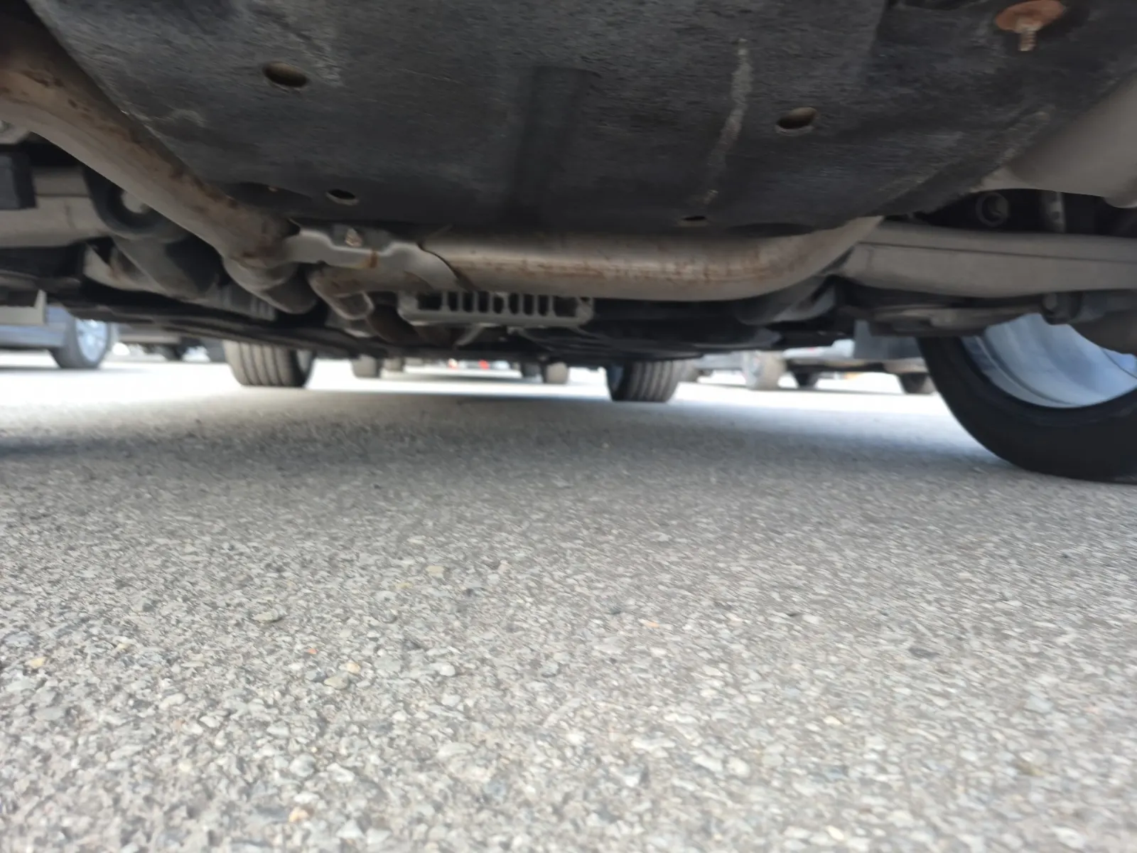 Undercarriage - Rear Photo