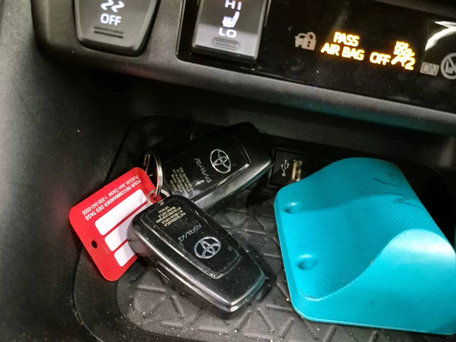 Keys/Fobs/Manual Photo