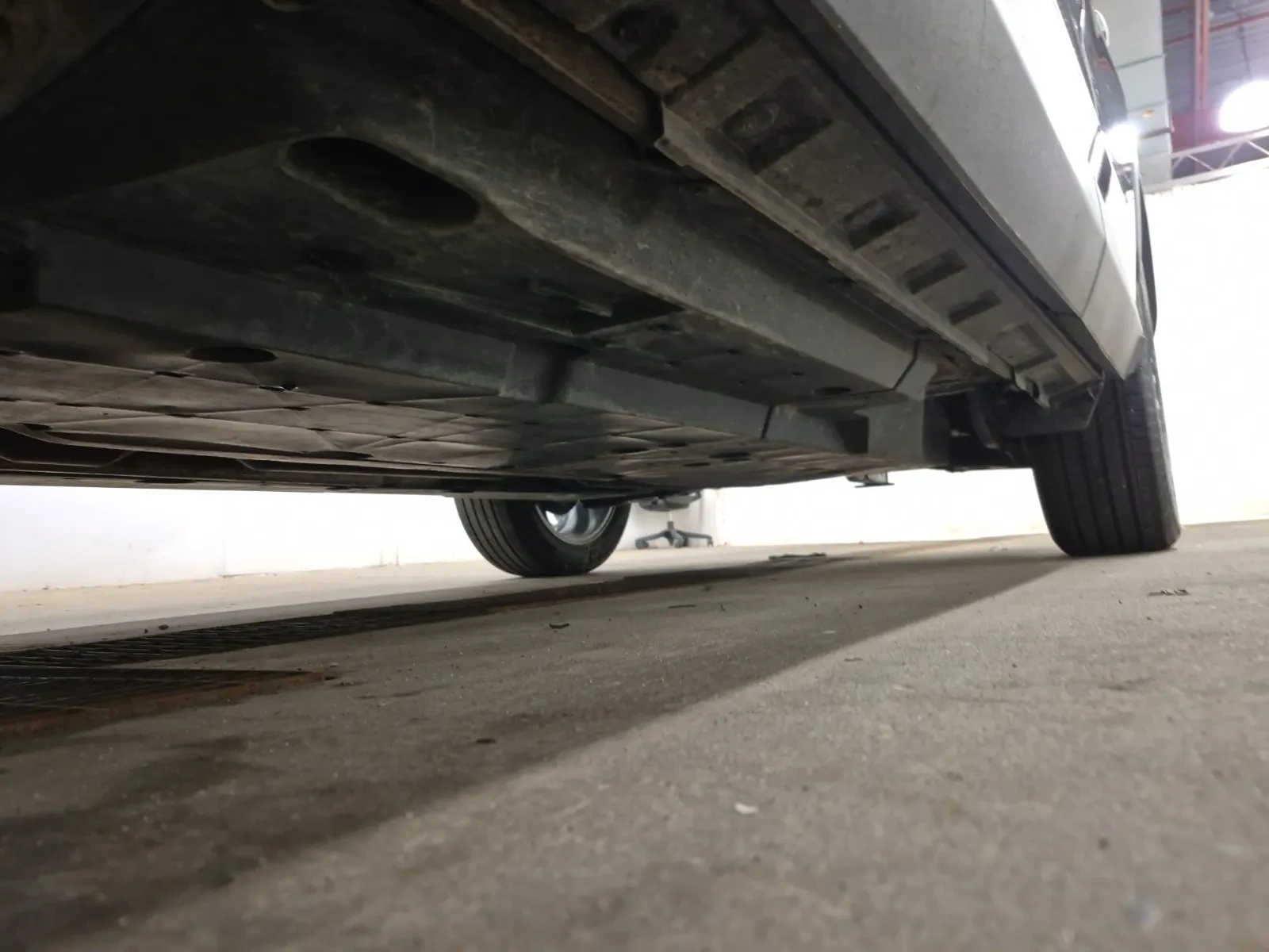 Undercarriage - Driver Photo