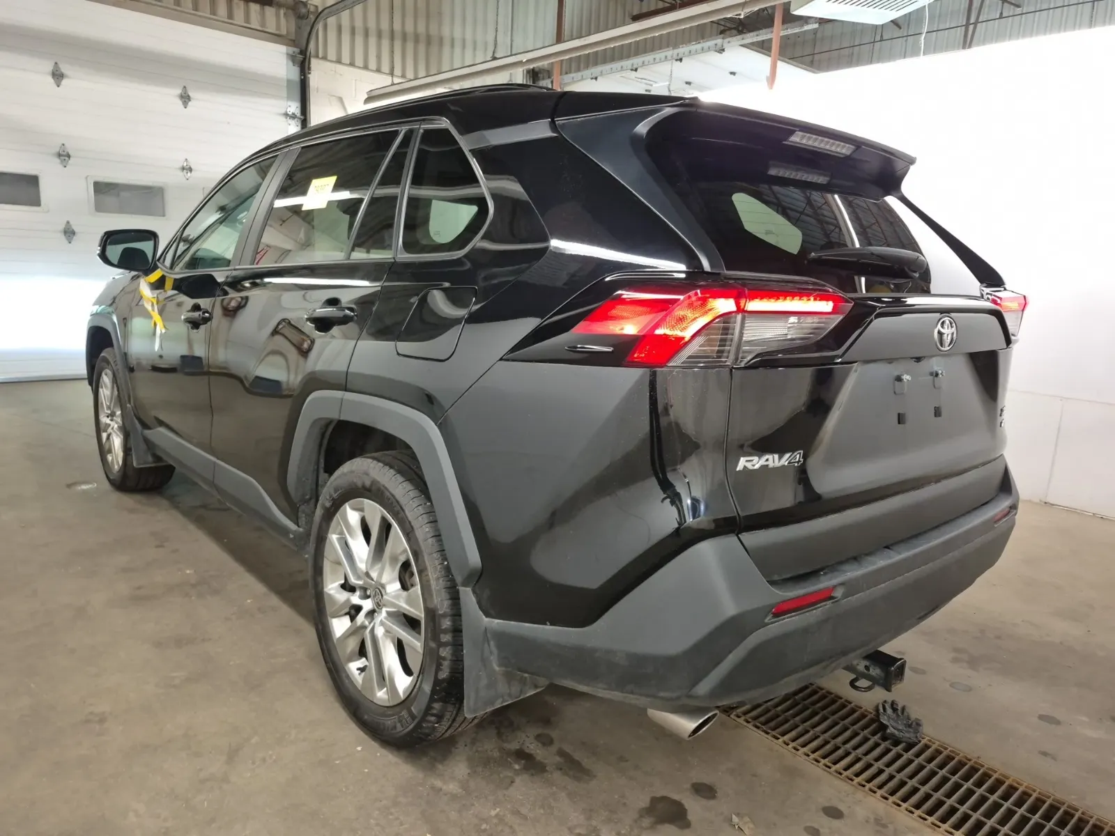 Driver Rear 3/4 Photo