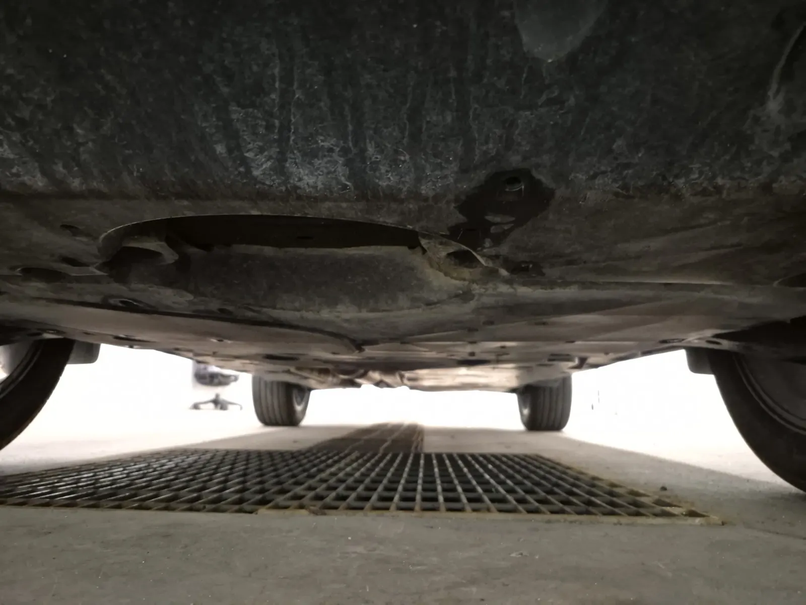 Undercarriage - Front Photo