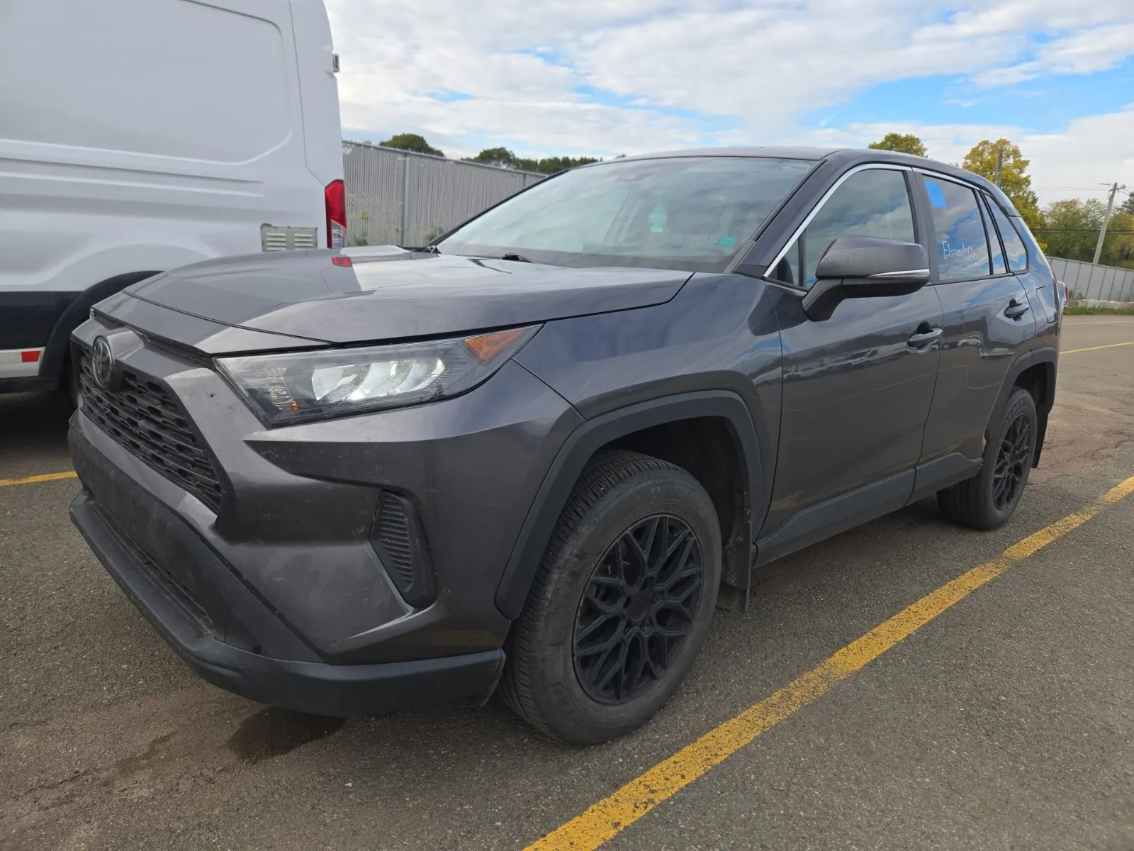 Front driver 3/4 photo