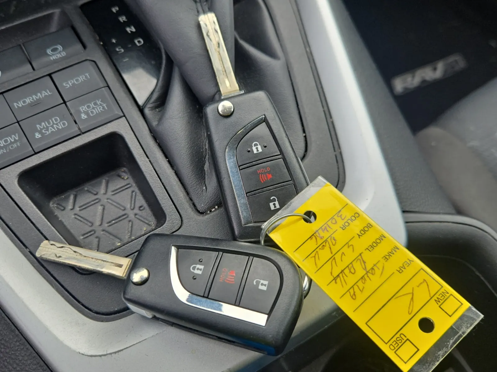 Keys/Fobs/Manual Photo