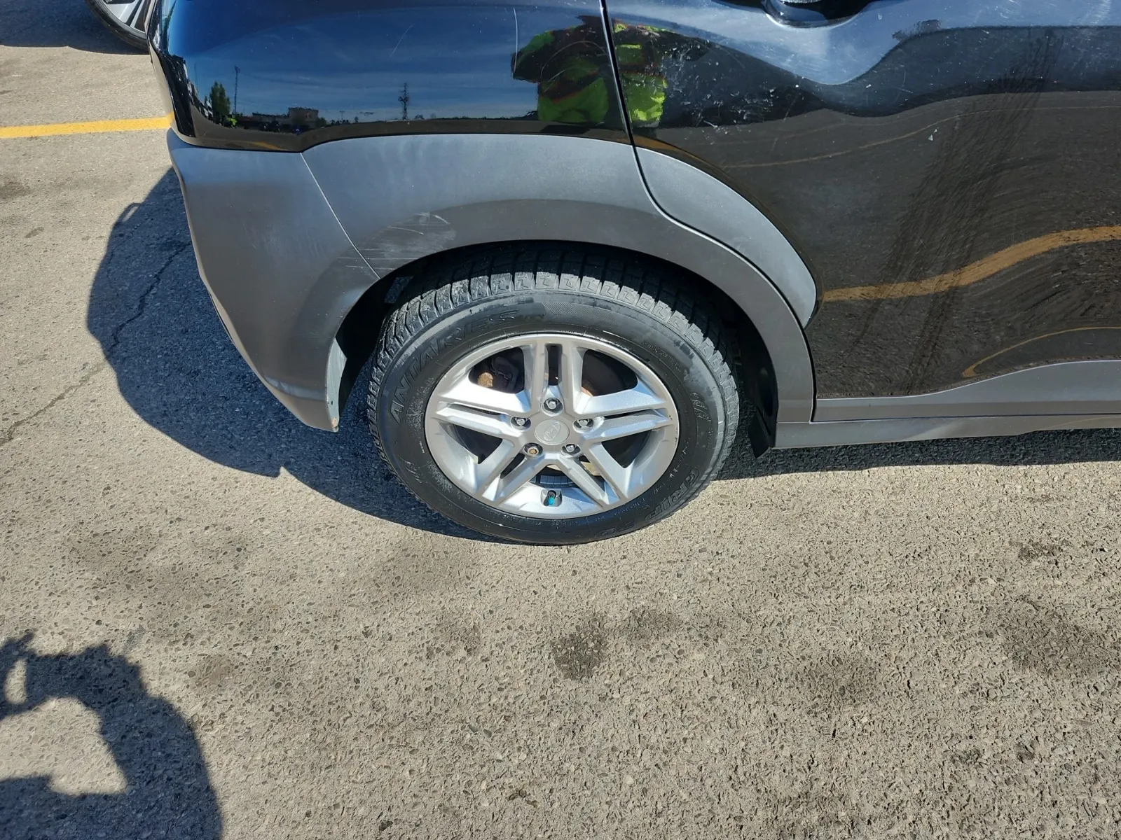 Right Rear Wheel/Tire Photo