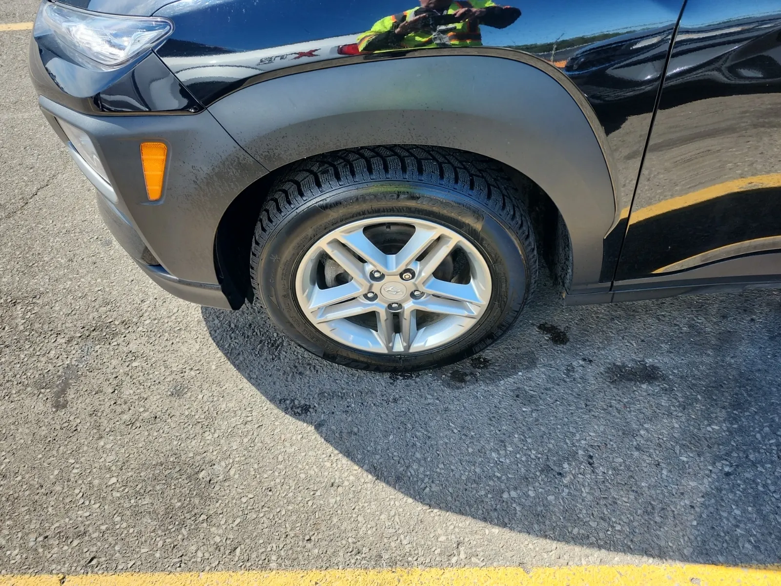 Front driver wheel/tire photo