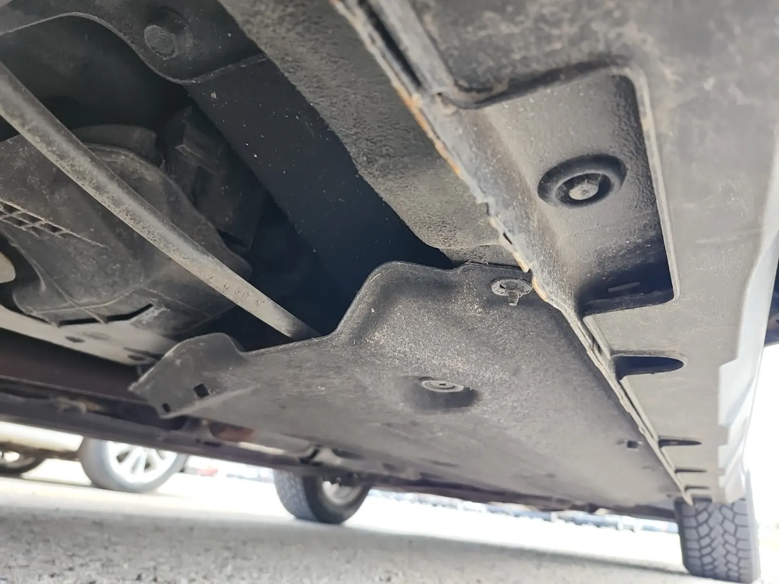 Undercarriage - Passenger Photo