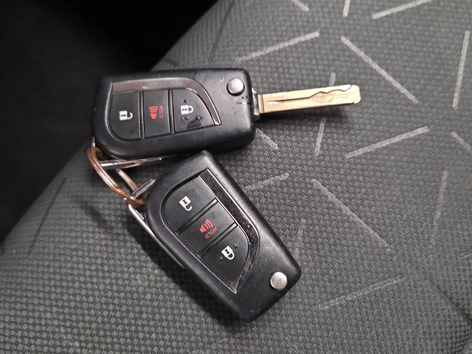 Keys/Fobs/Manual Photo