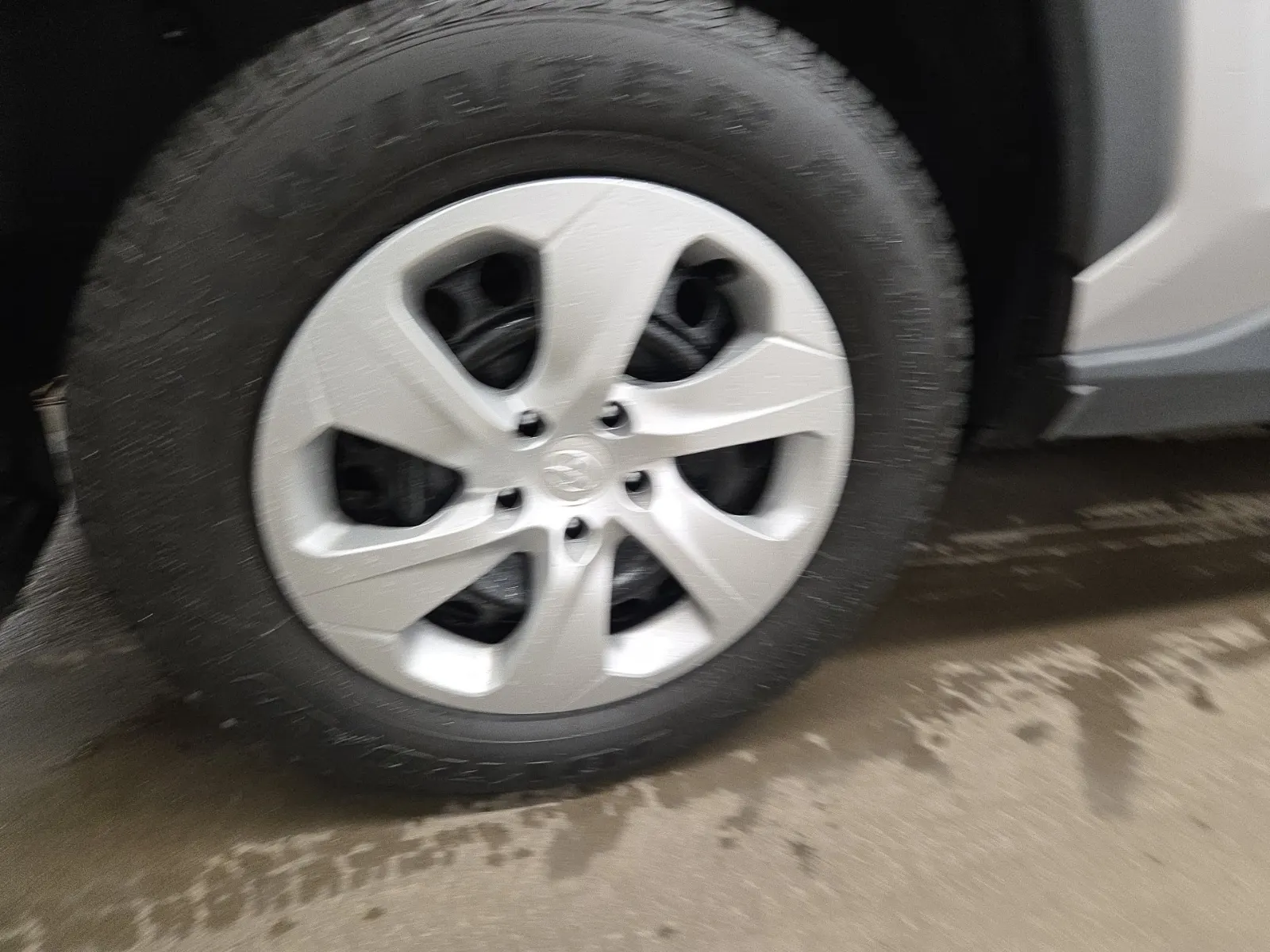 Right Rear Wheel/Tire Photo