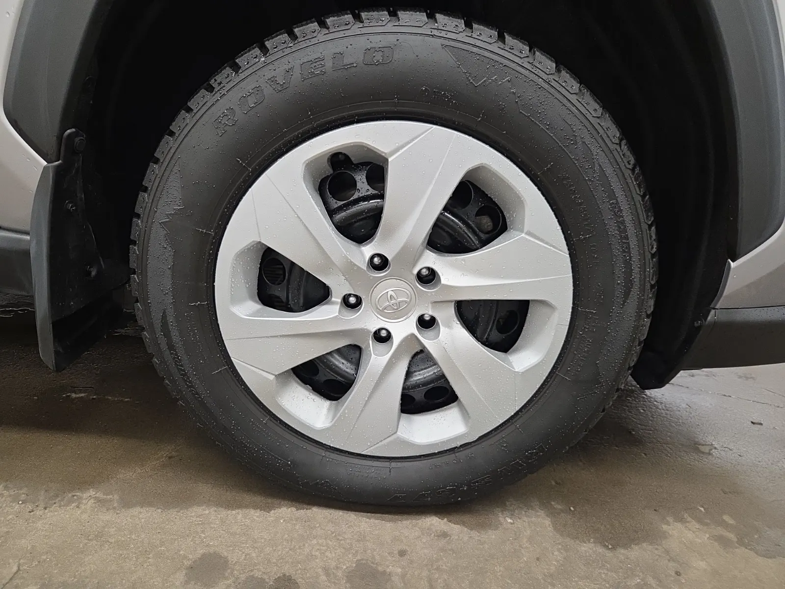 Right Front Wheel/Tire Photo