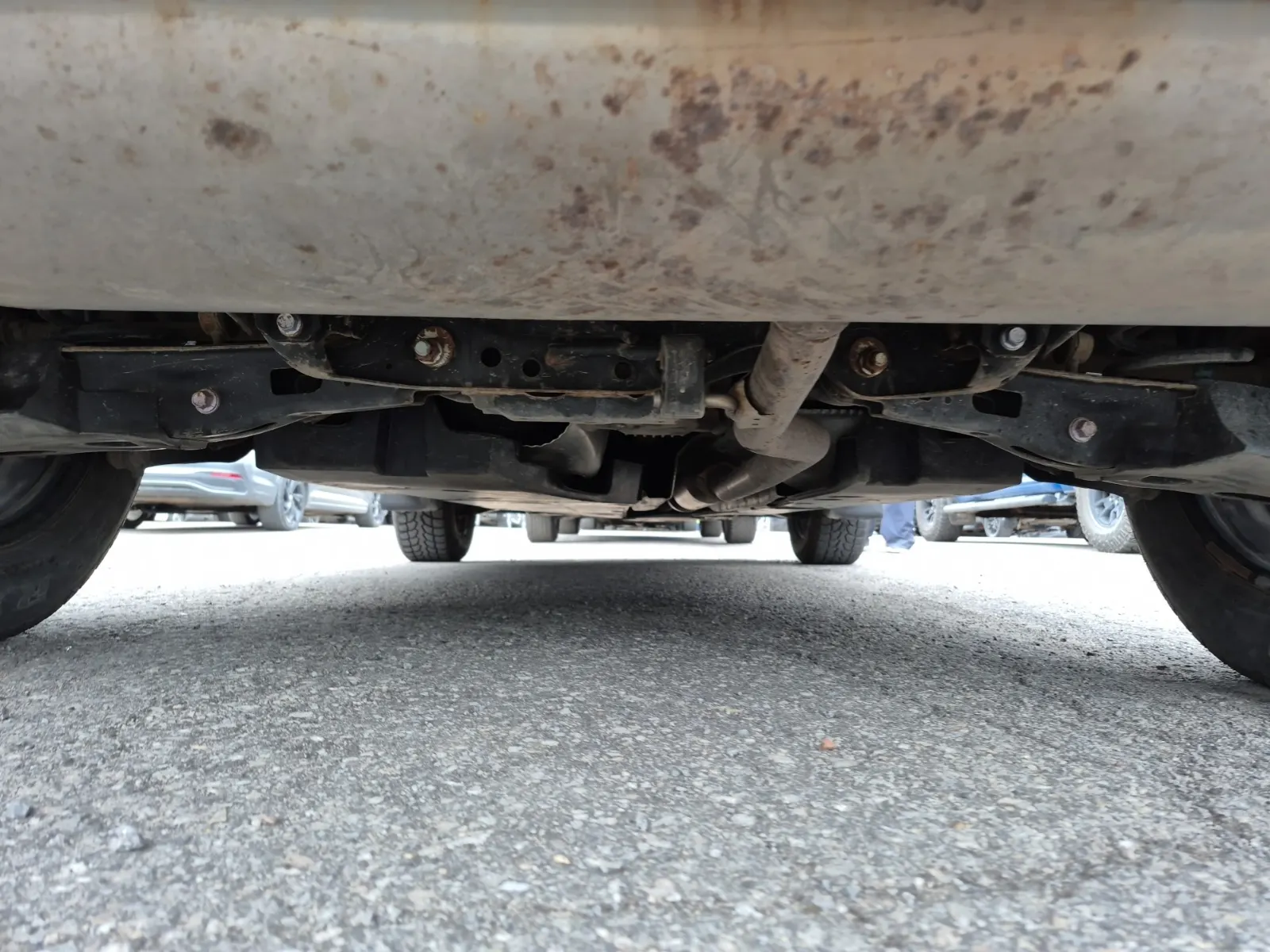 Undercarriage - Rear Photo