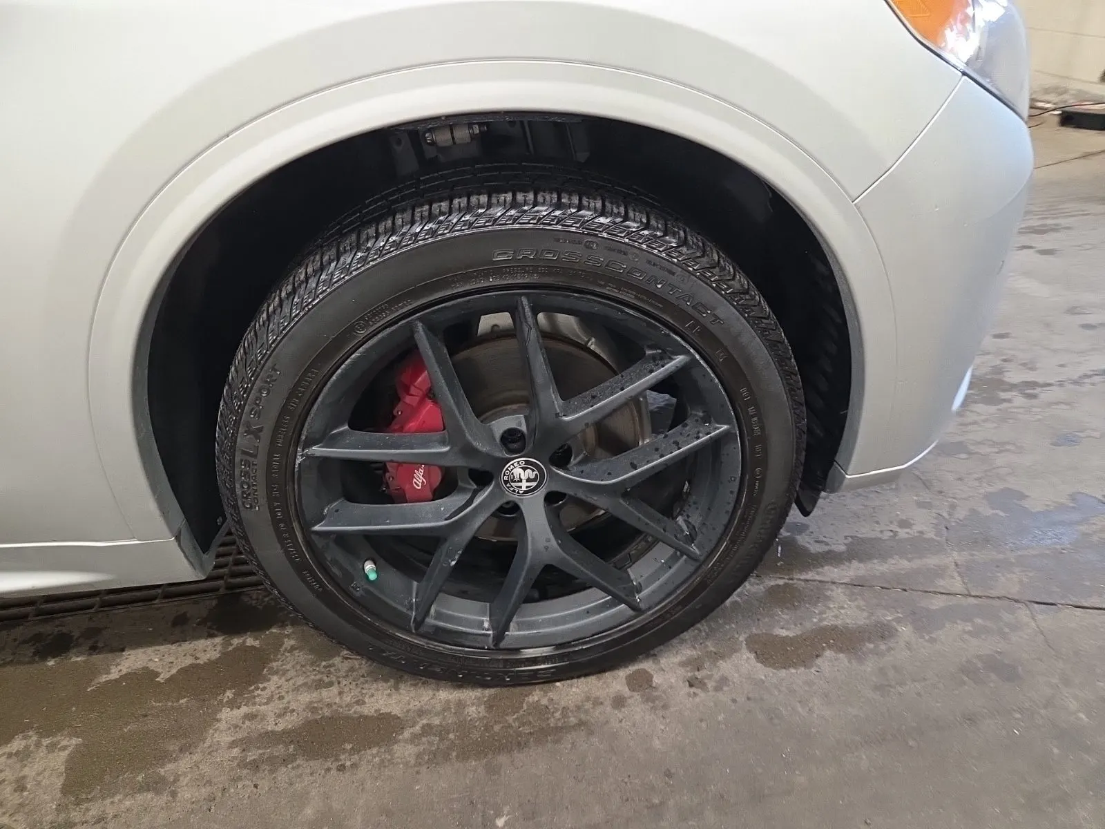 Right Front Wheel/Tire Photo