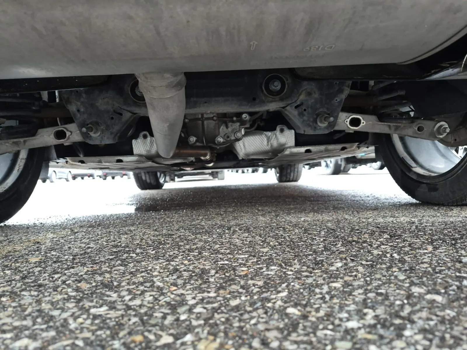 Undercarriage - Rear Photo