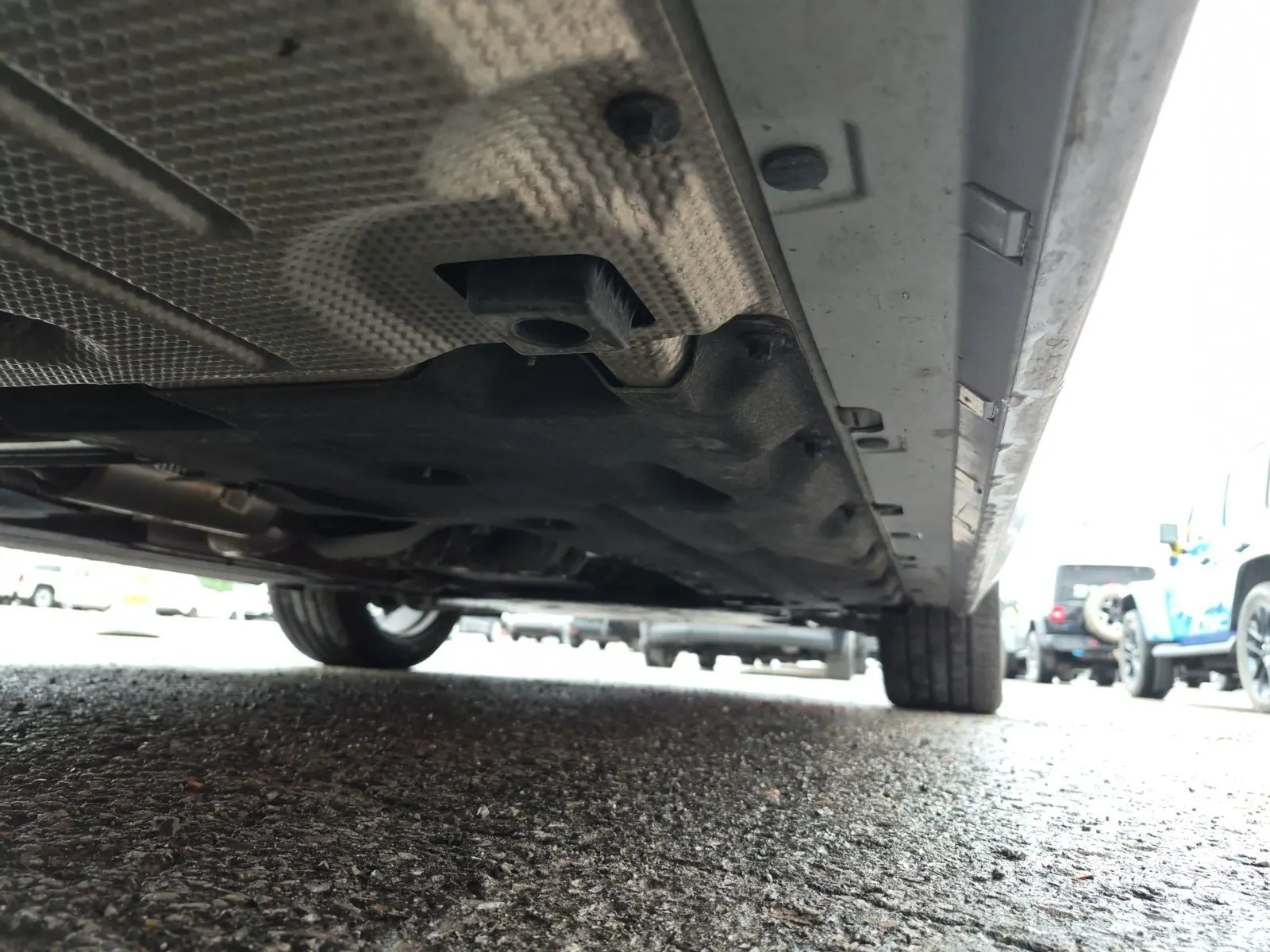 Undercarriage - Passenger Photo