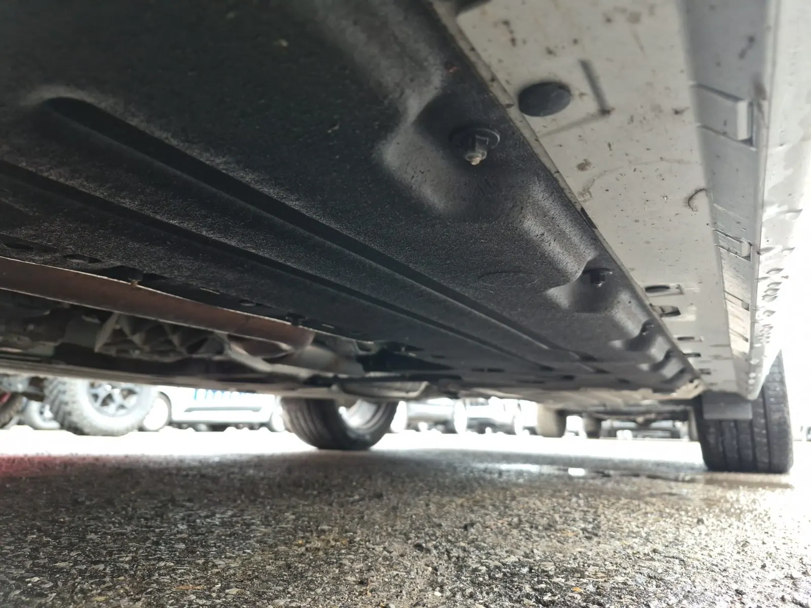Undercarriage - Driver Photo