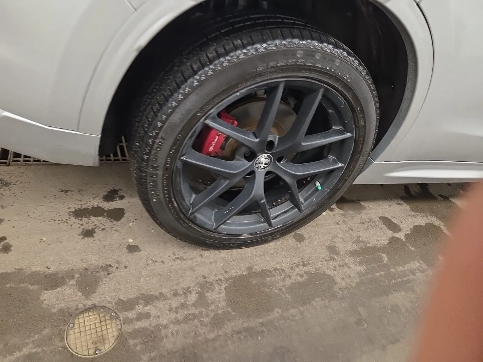 Right Rear Wheel/Tire Photo