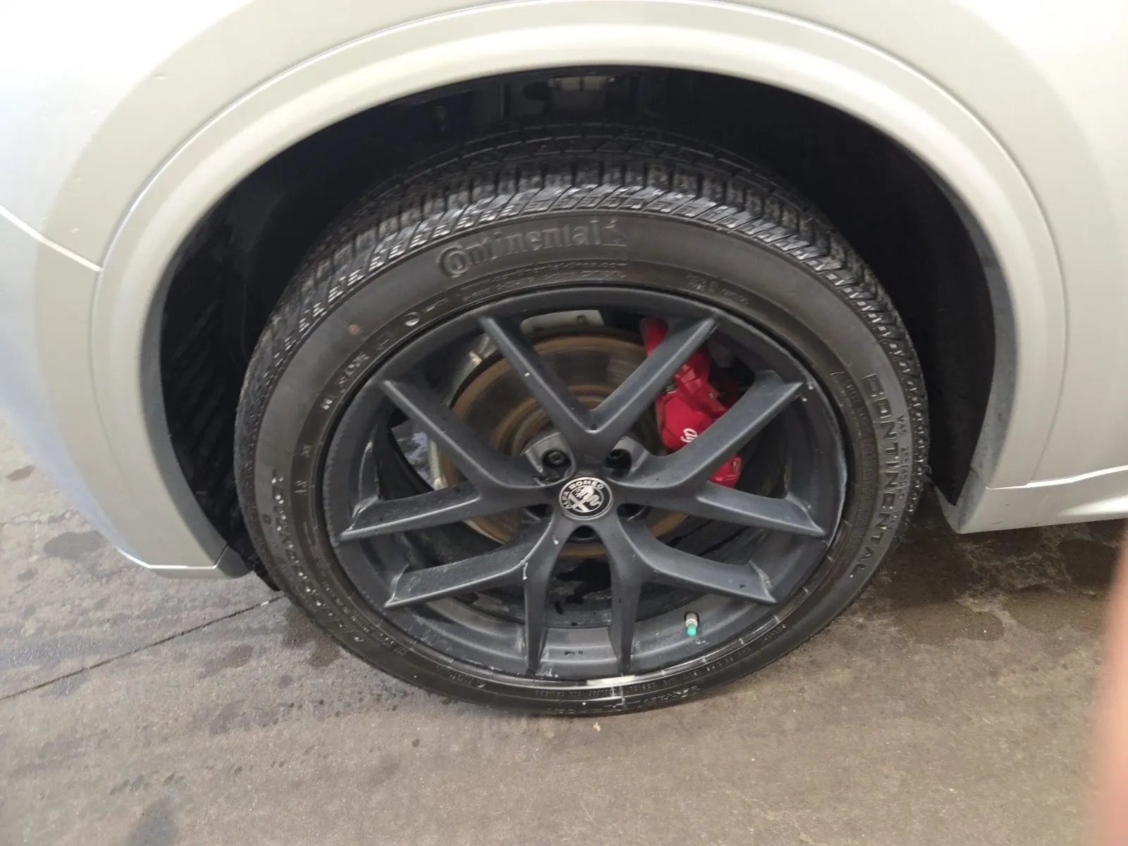 Front driver wheel/tire photo