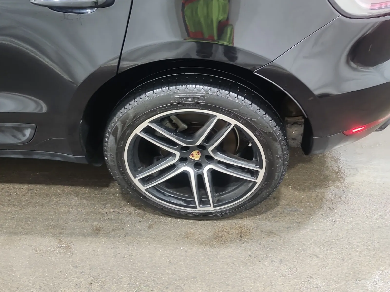 Left Rear Wheel/Tire Photo