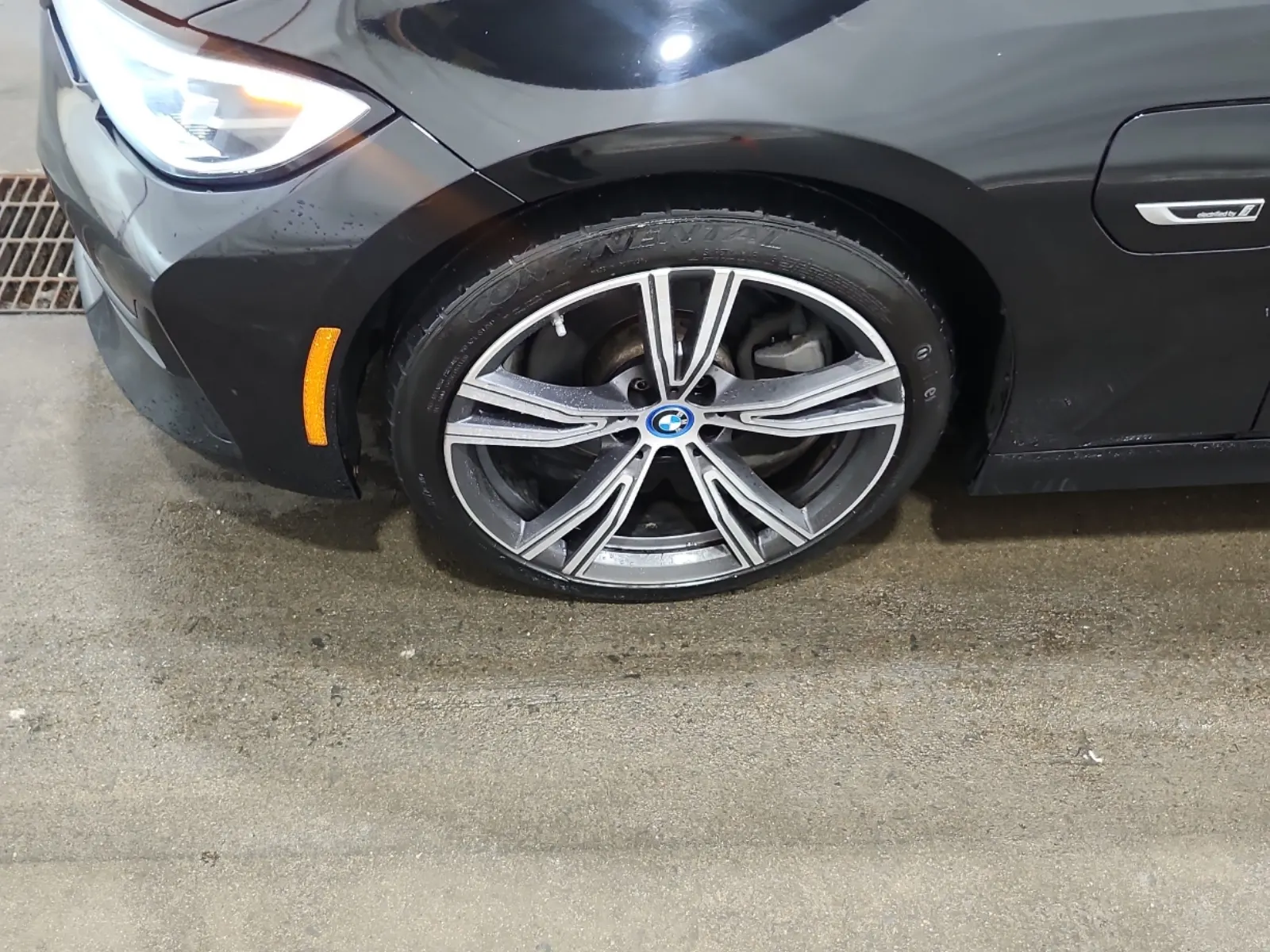 Front driver wheel/tire photo